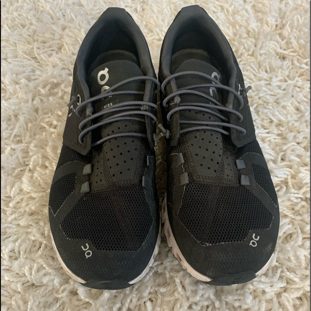 Gently used ON Cloud Women’s Sneaker, Size 8